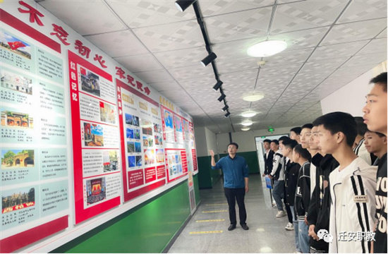 初识迁职 同向未来——装备制造工程系开展2022级新生参观校园活动