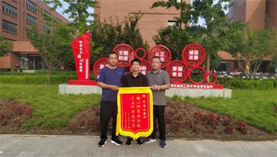 【感恩季】精心培育传技能 受益终身感师恩