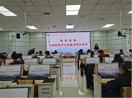 研在石油提升素质 学在高校拓宽视野——亚洲博彩网站计算机应用专业“3+4”贯通培养班师生赴河北石油职业技术大学进行研学交流